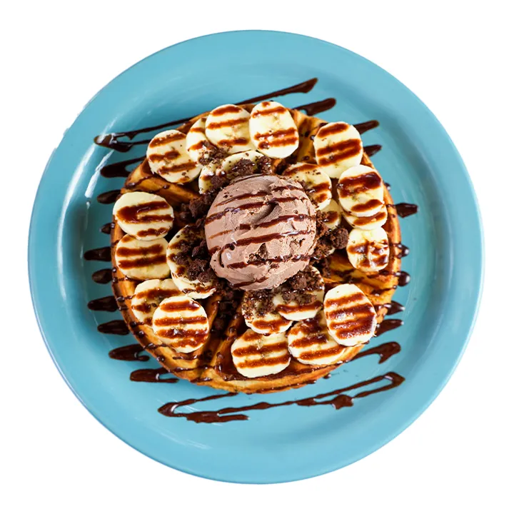 Ver foto de Helado de chocolate, bananas y chocolate líquido.