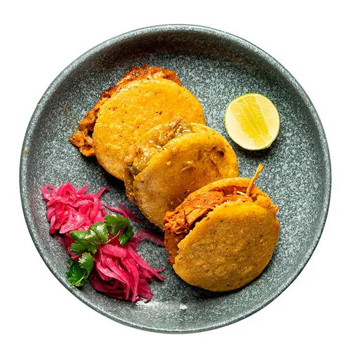 Ver foto de Gorditas de chicharrón:
en salsa verde o roja