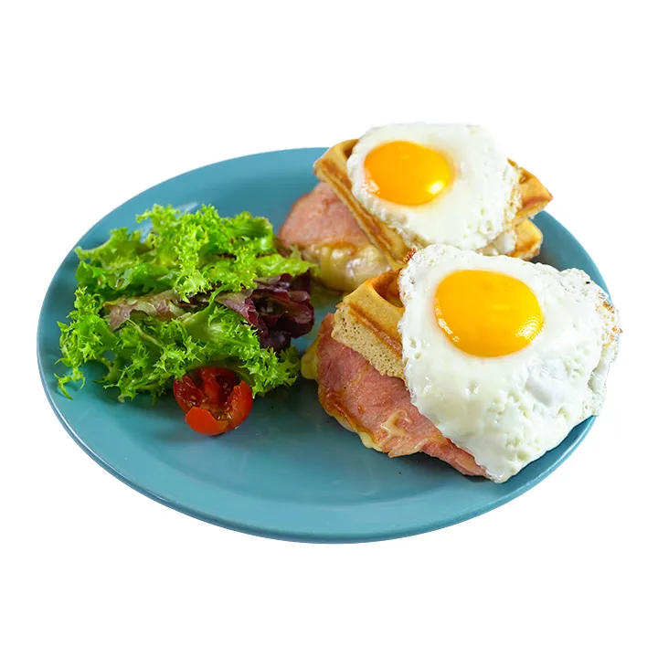 Ver foto de Dos huevos estrellados, jamón dulce y queso
mozzarella.